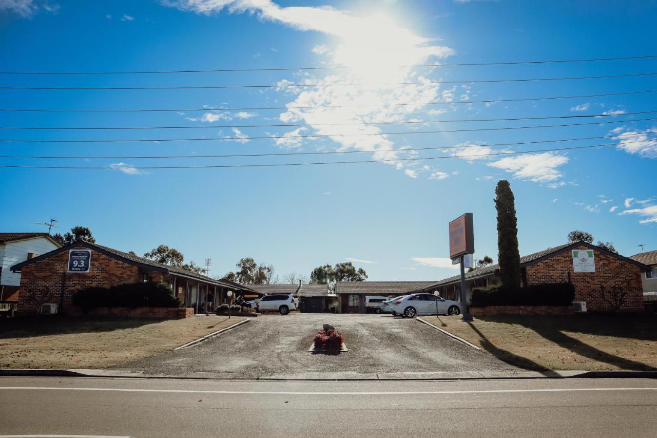 Denman Motor Inn Buitenkant foto